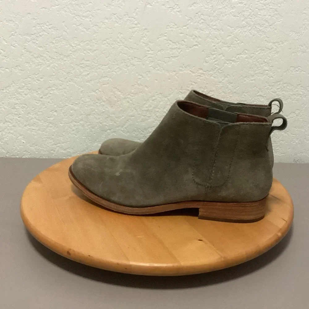 Kork-Ease Ankle Boots Womens 8.5  Gray Suede Low Stacked‎ Heel Chelsea